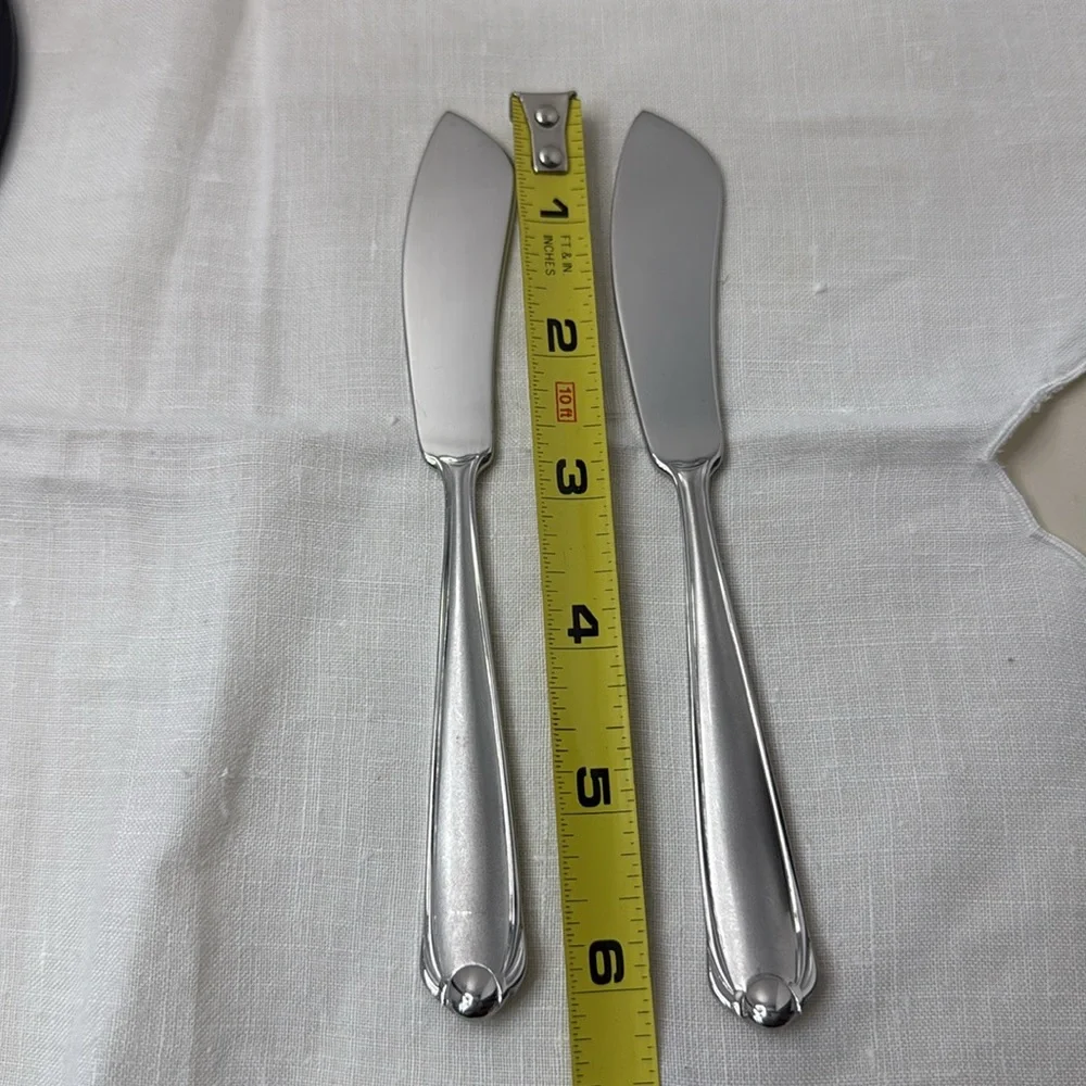 Mikasa Classico Satin Frosted Stainless Flat Handle Butter Spreaders Lot of 2